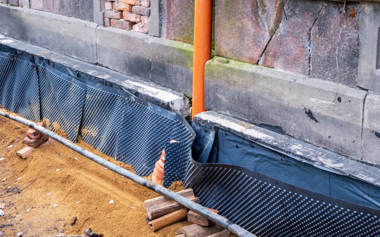 Ocieplanie fundamentów w starym domu